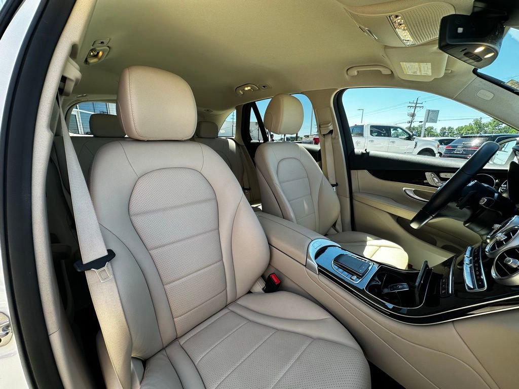 Used 2022 Mercedes-Benz GLC 300 4MATIC image 32