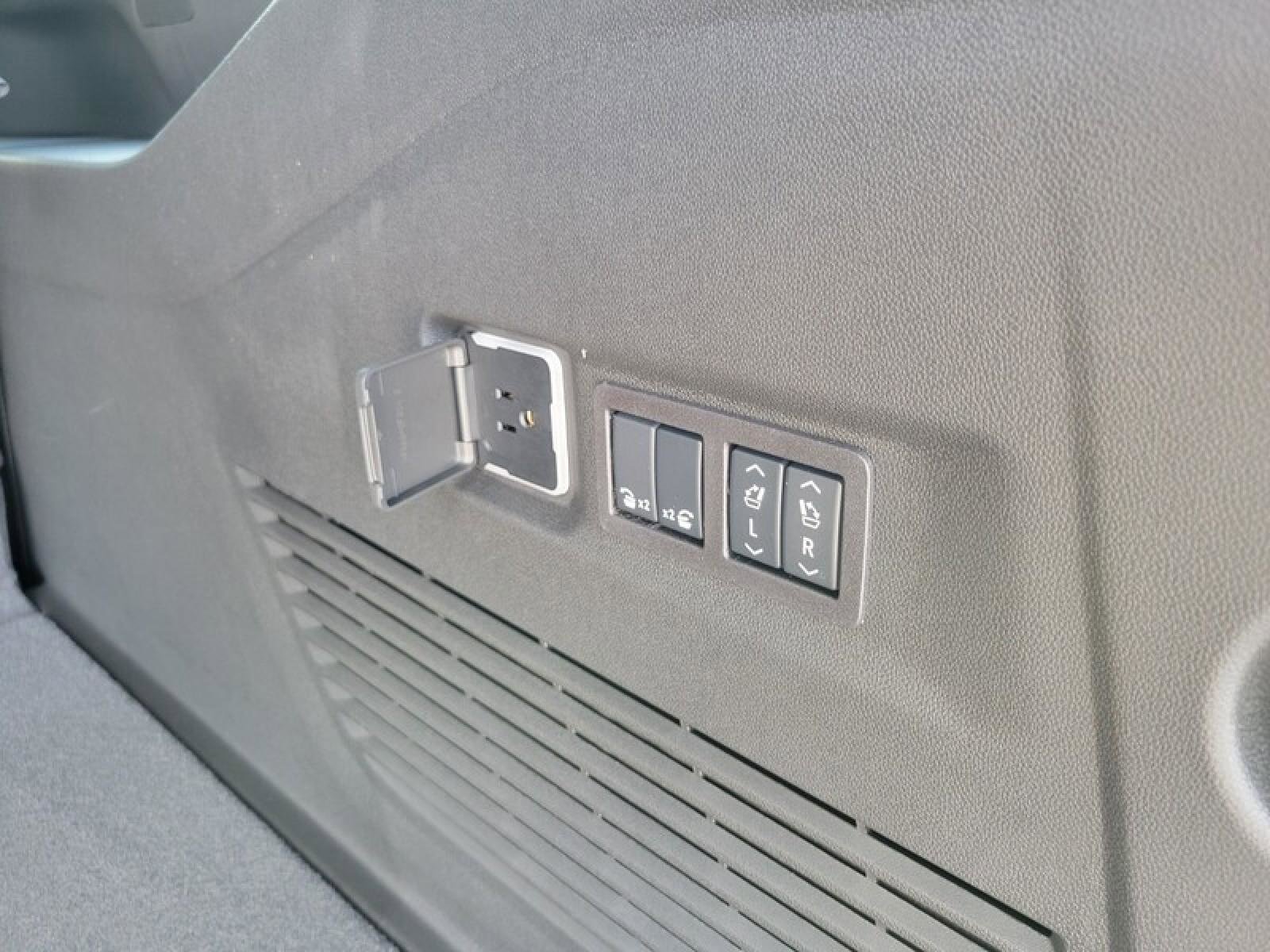 New 2026 GMC Yukon XL Denali image 8