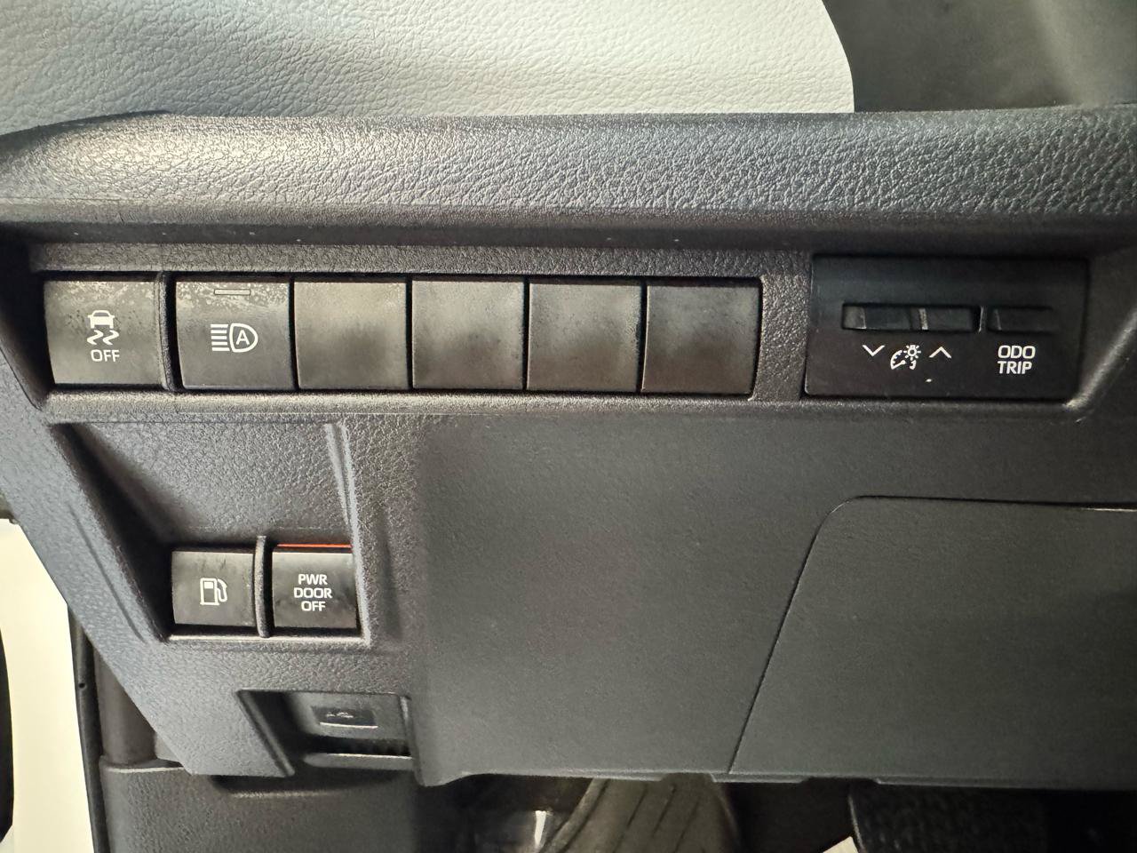 Used 2025 Toyota Sienna LE w/ LE Plus Package AWD/4WD image 11