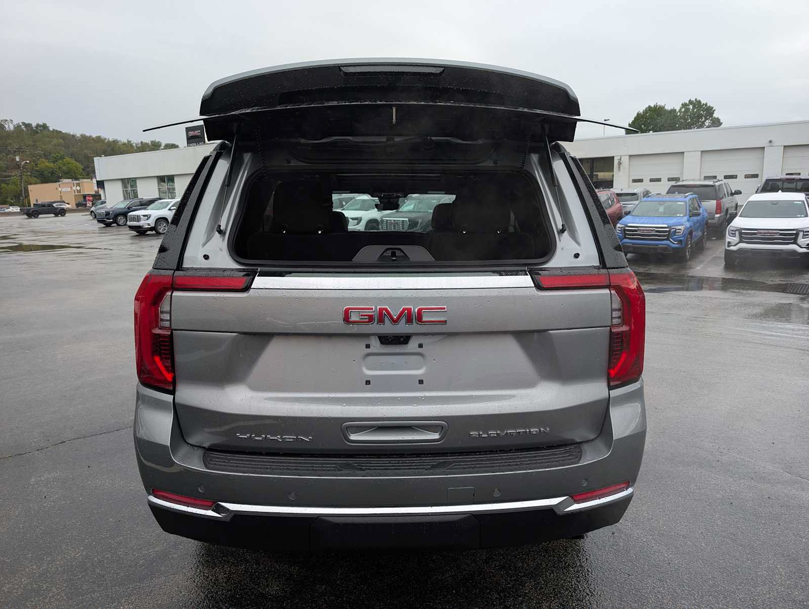 New 2026 GMC Yukon Elevation w/ LPO, Elevation Black Package AWD/4WD image 8