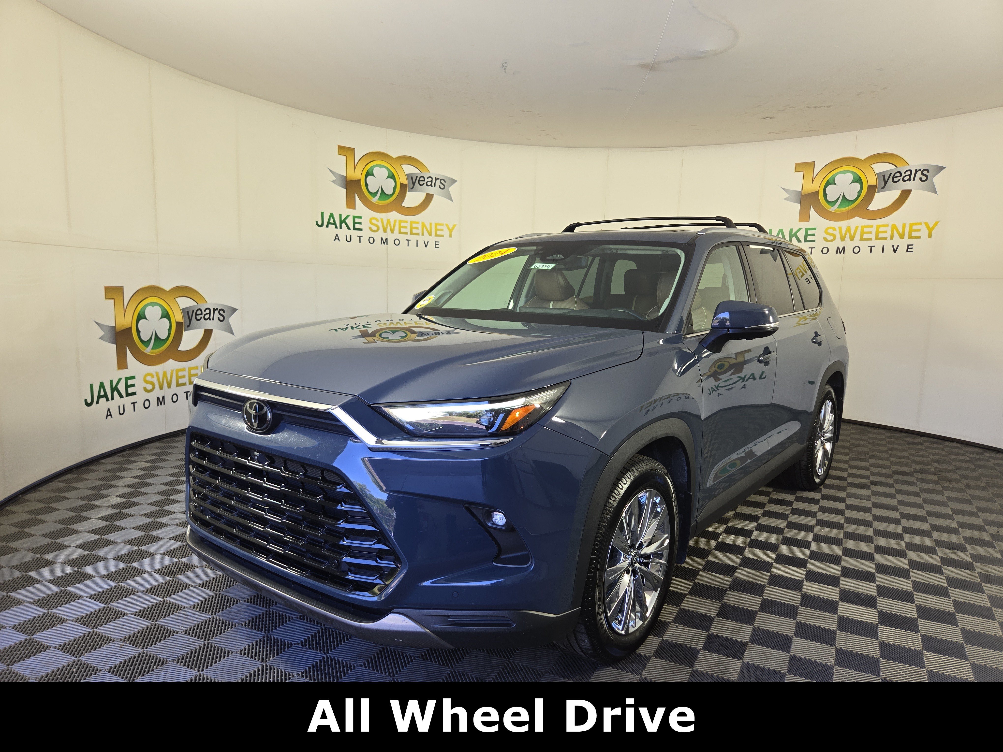 Used 2024 Toyota Grand Highlander AWD image 3