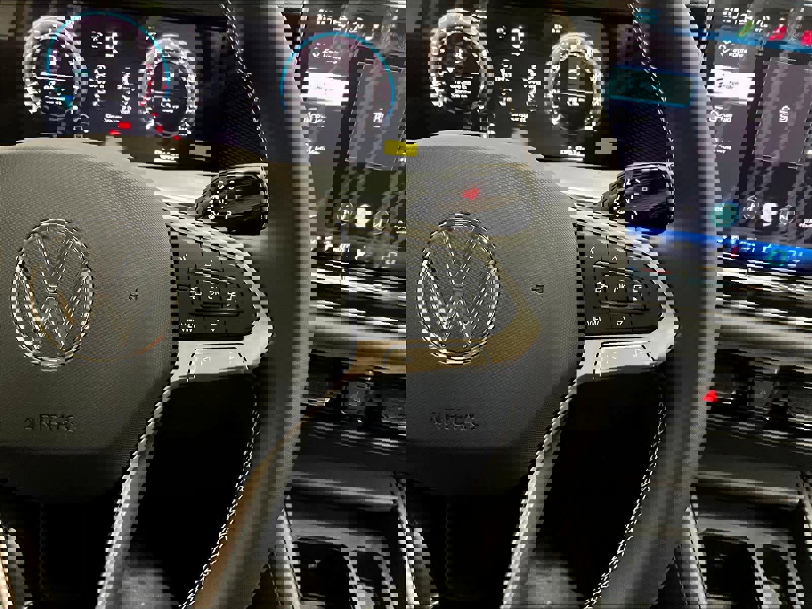 New 2026 Volkswagen Tiguan SE image 18