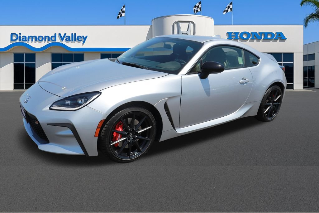 Used 2025 Toyota GR86 Premium w/ Performance Package RWD image 3