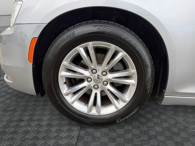 Used 2016 Chrysler 300 C image 14