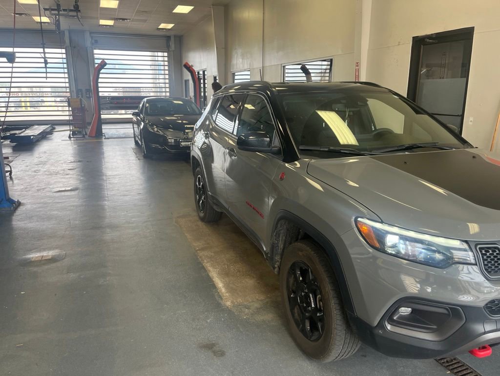 Used 2024 Jeep Compass Trailhawk w/ Trailhawk Elite Group AWD/4WD image 12