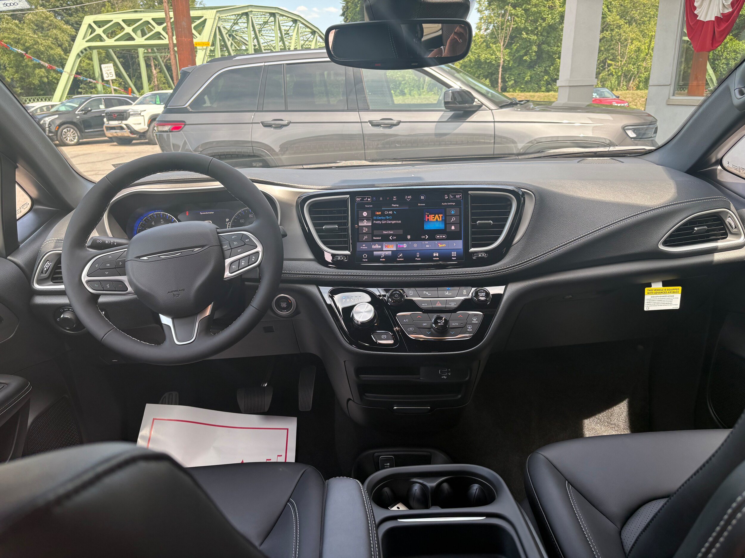 New 2027 Chrysler Pacifica Select FWD image 14