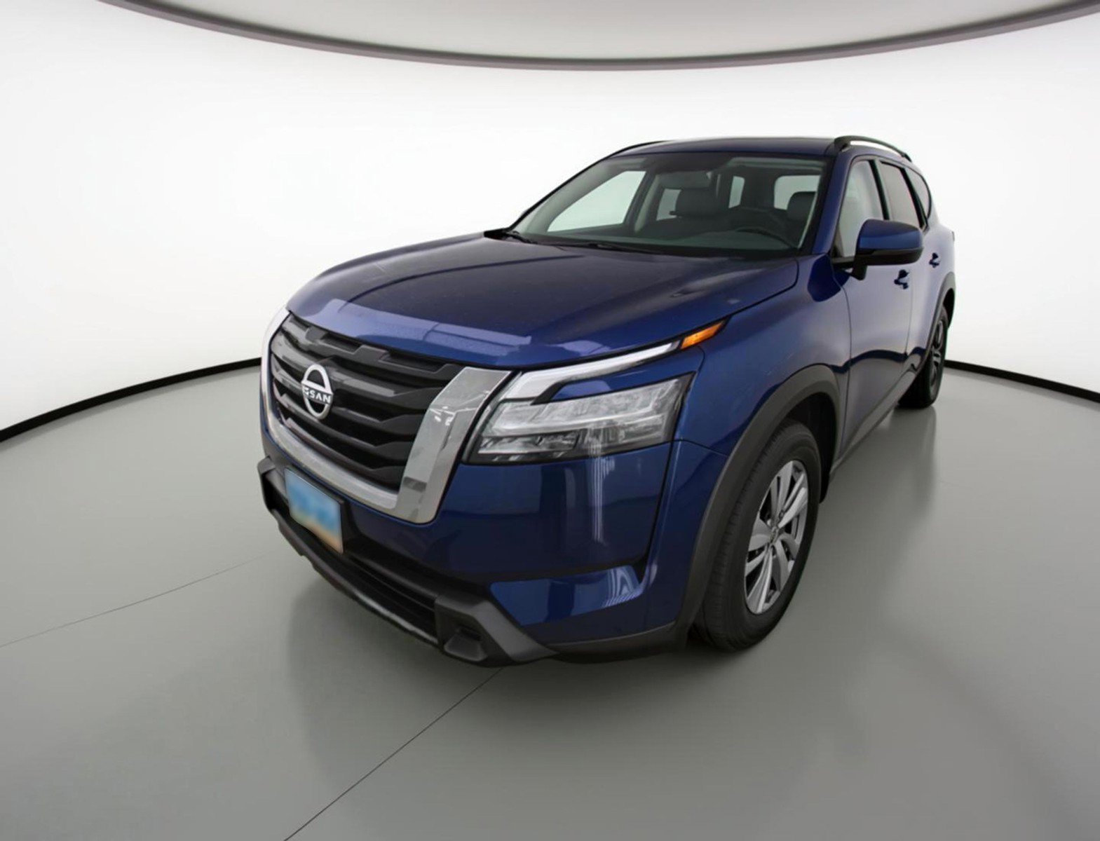 Used 2025 Nissan Pathfinder SV image 3