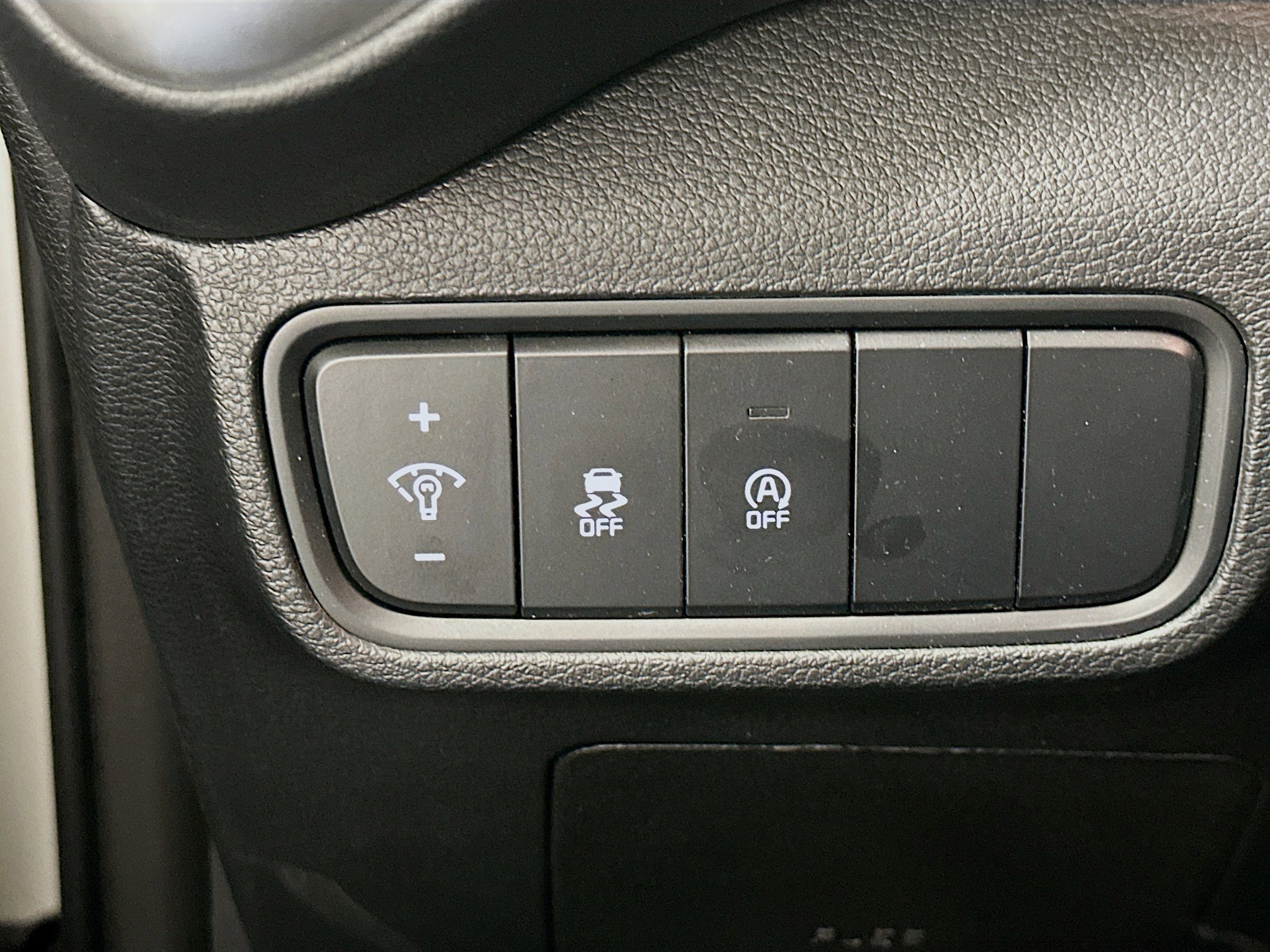 Used 2025 Kia Soul LX w/ LX Technology Package FWD image 17