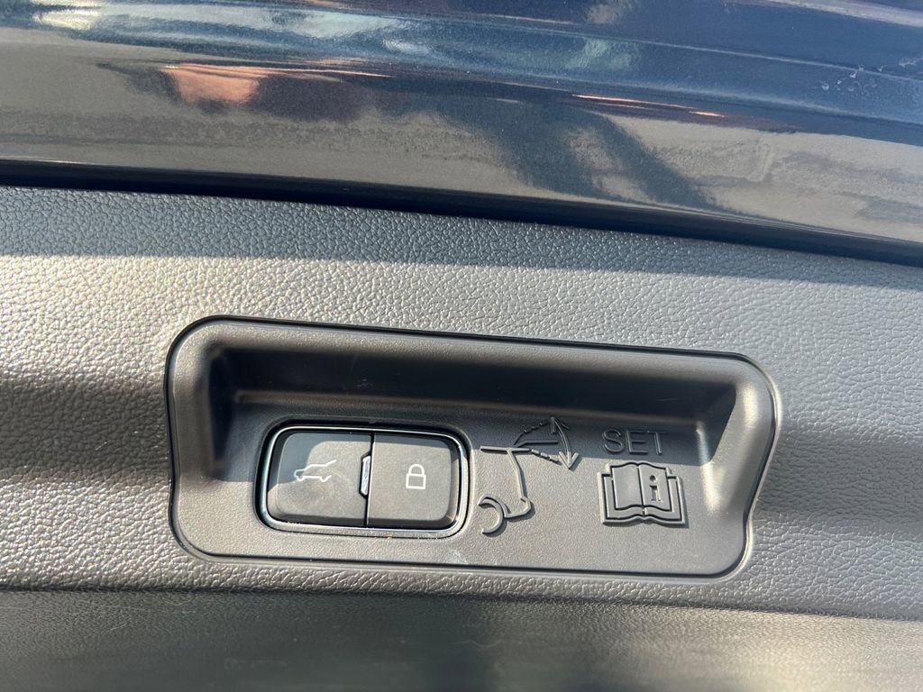 Used 2023 Ford Explorer Platinum w/ Technology Package image 10