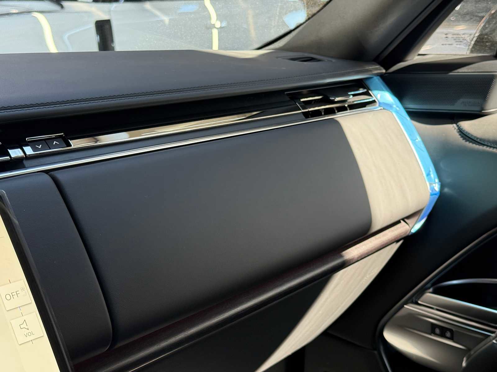 New 2025 Land Rover Range Rover Long Wheelbase SE image 33