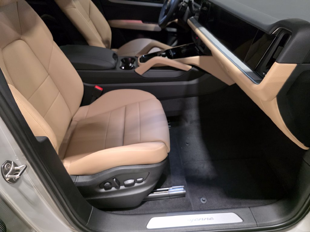New 2026 Porsche Cayenne AWD/4WD image 16