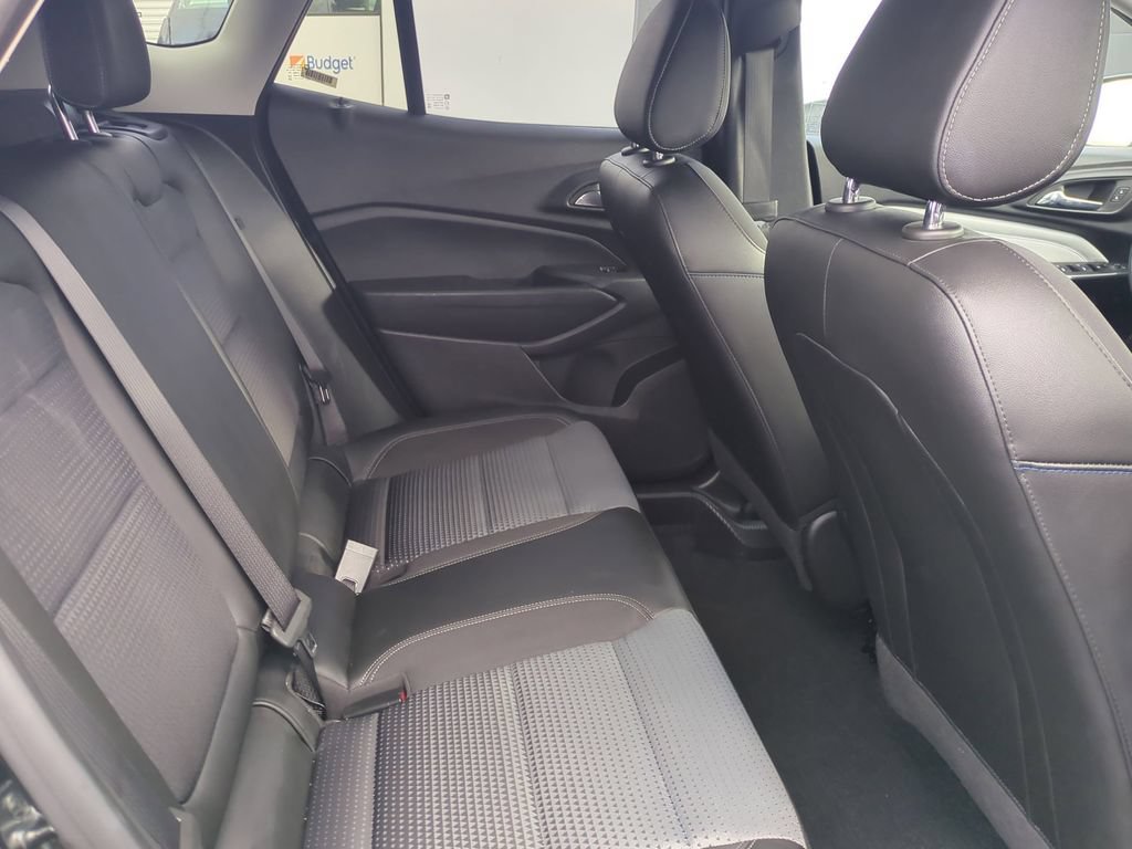 Used 2025 Chevrolet Trax LT w/ LT Convenience Package FWD image 28