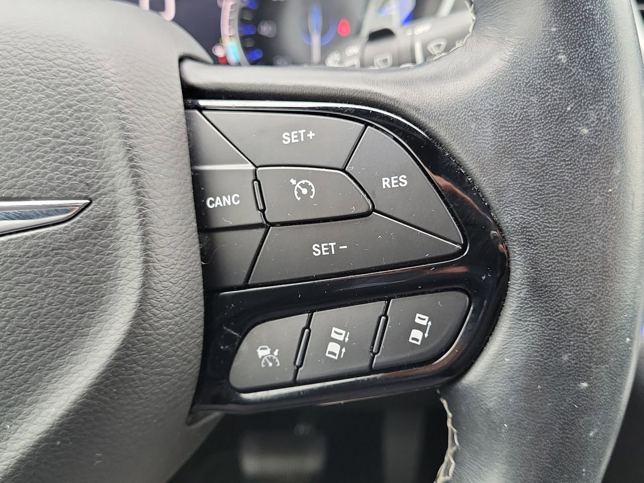 Used 2020 Chrysler Pacifica Touring w/ Advanced Safetytec Group image 30