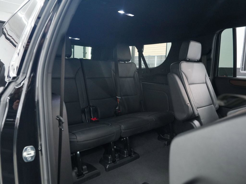 Used 2025 GMC Yukon XL Denali AWD/4WD image 36