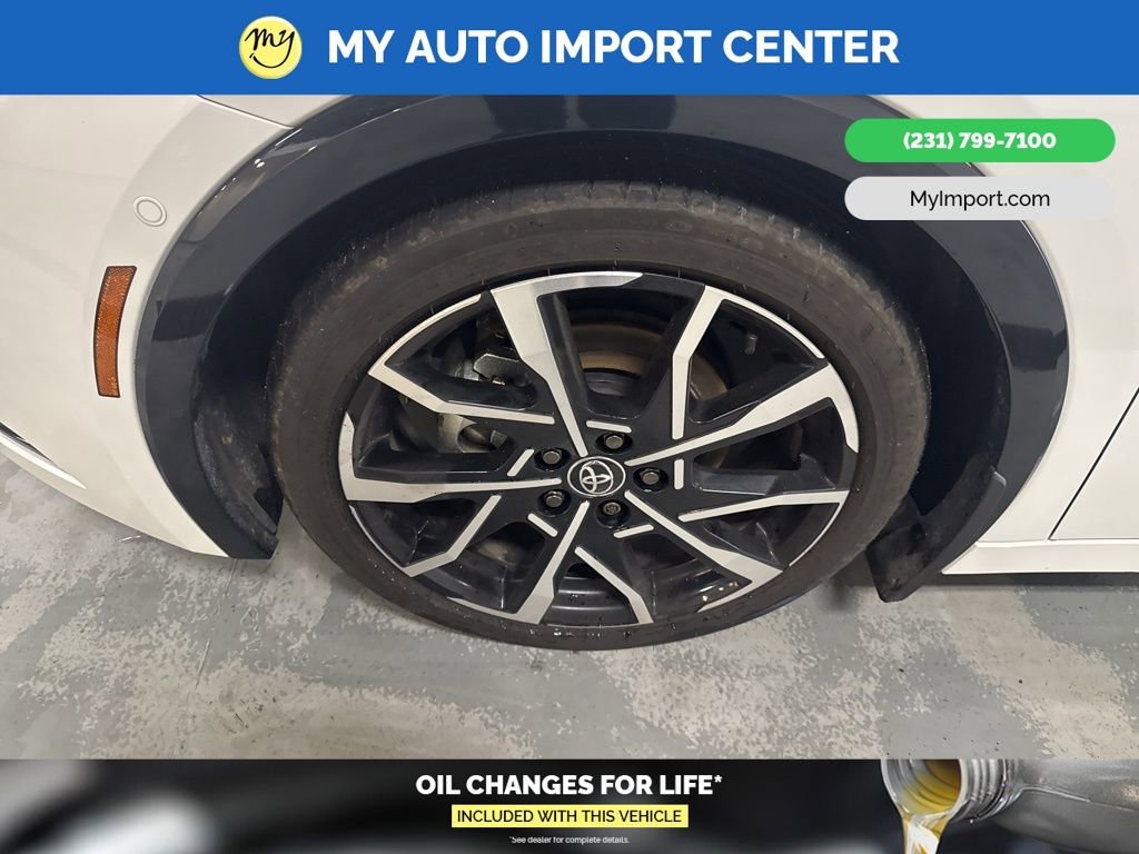 Used 2025 Toyota Prius XSE Premium w/ Limited Premium Package image 9