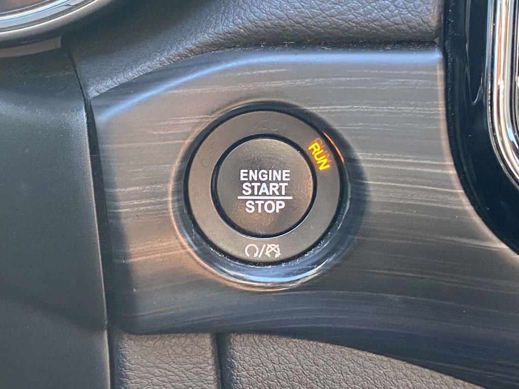 Used 2020 Jeep Grand Cherokee Altitude image 23