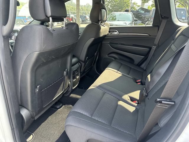 Used 2019 Jeep Grand Cherokee Laredo AWD/4WD image 14