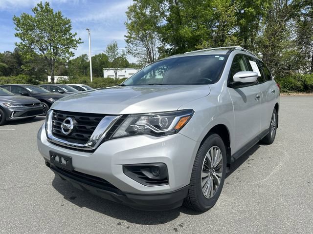 Used 2020 Nissan Pathfinder S image 1