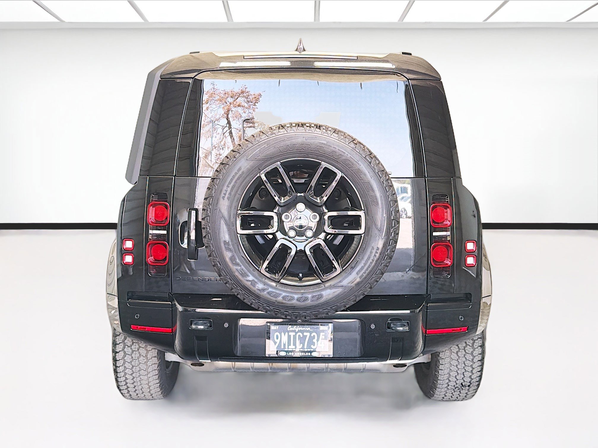 Used 2024 Land Rover Defender 110 X-Dynamic SE AWD/4WD image 5
