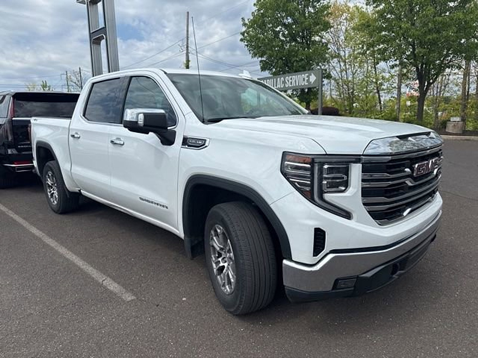 Used 2025 GMC Sierra 1500 SLT AWD/4WD image 1