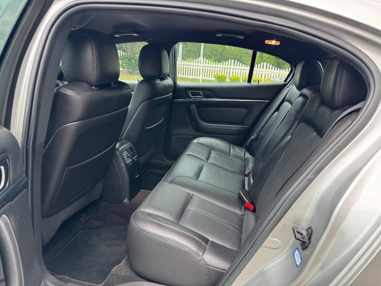 Used 2013 Lincoln MKS FWD image 12