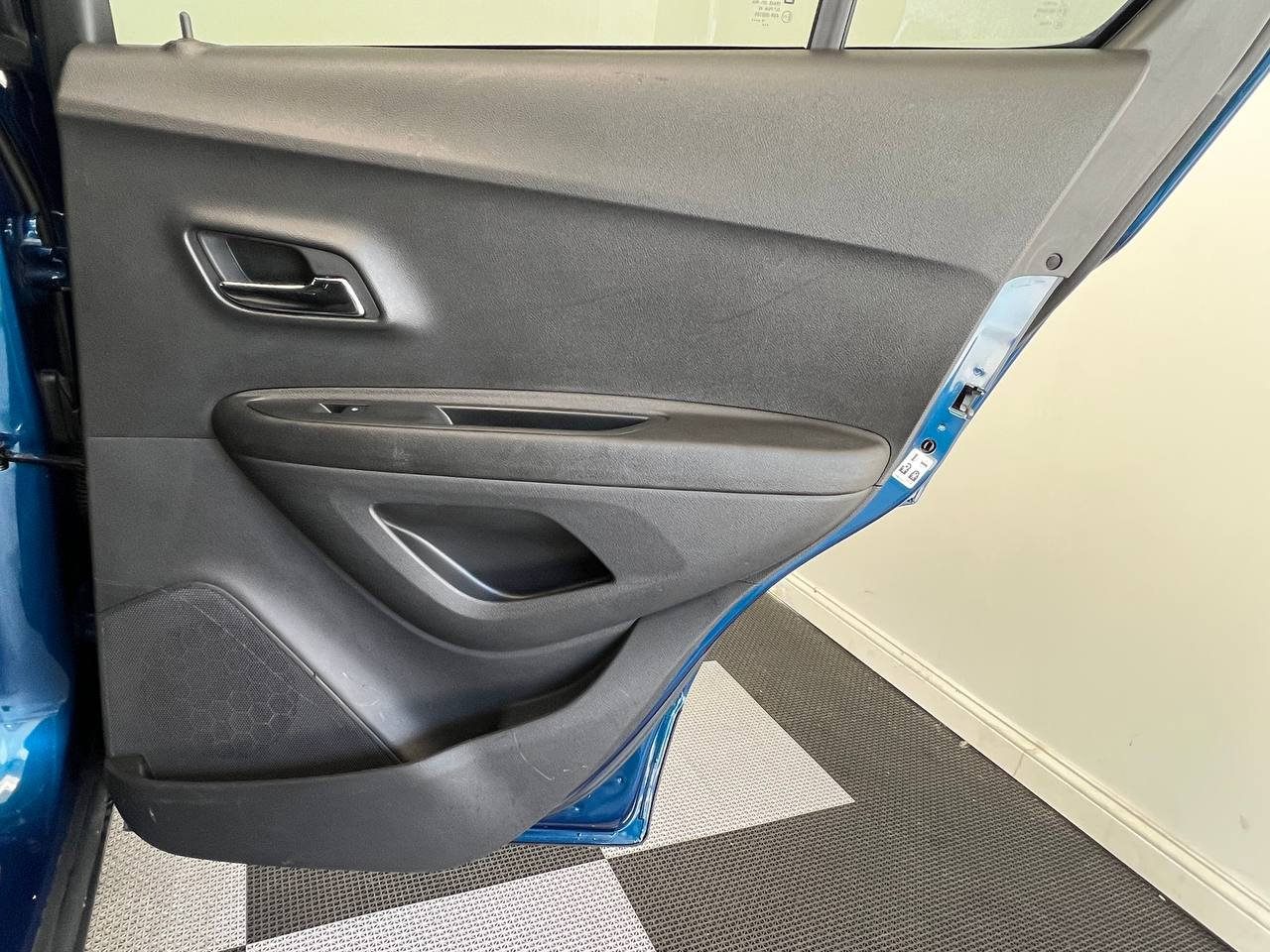 Used 2019 Chevrolet Trax LT w/ LT Convenience Package image 13