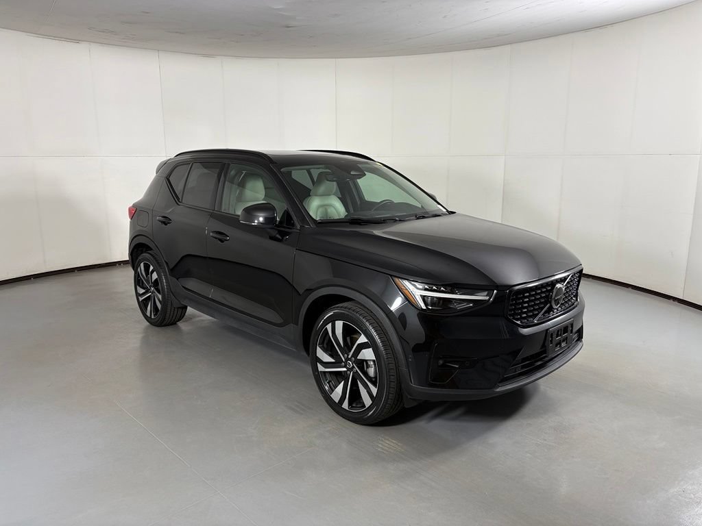 Used 2024 Volvo XC40 B5 Plus w/ Climate Package AWD/4WD image 46