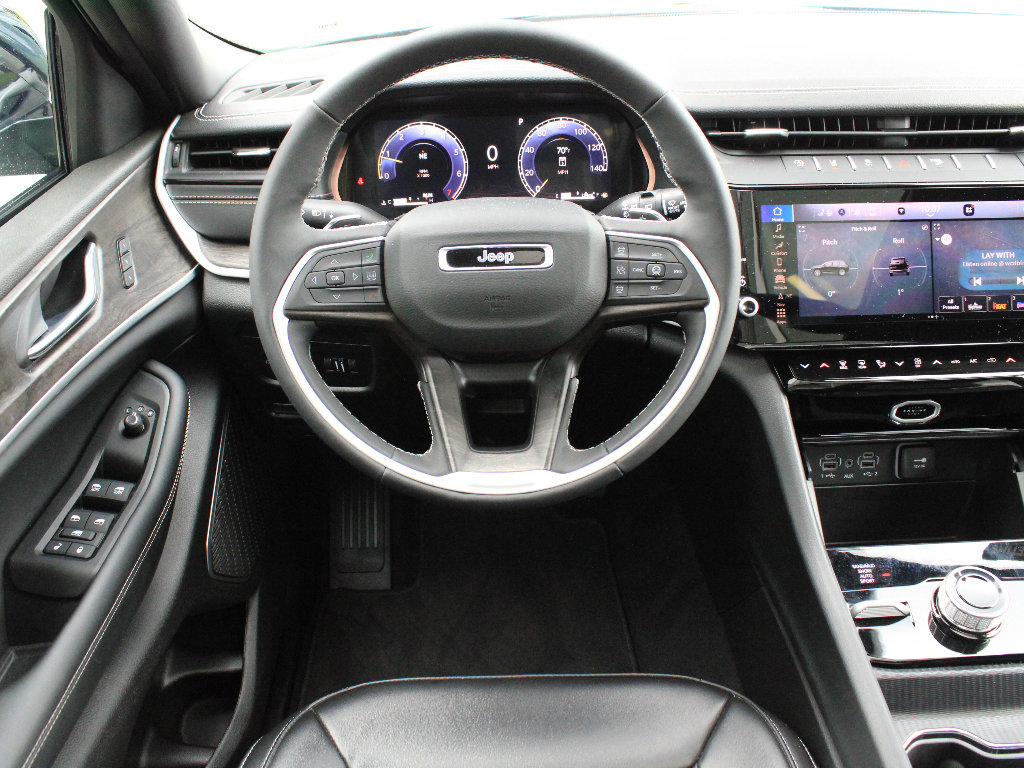 Used 2026 Jeep Grand Cherokee Limited w/ Limited Altitude Package AWD/4WD image 13