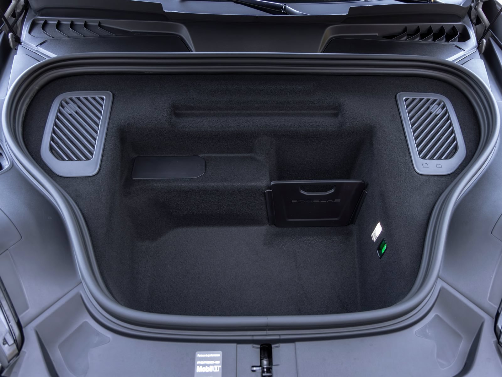New 2026 Porsche Macan Electric RWD image 59