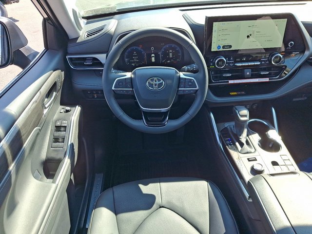 New 2025 Toyota Highlander Limited image 9