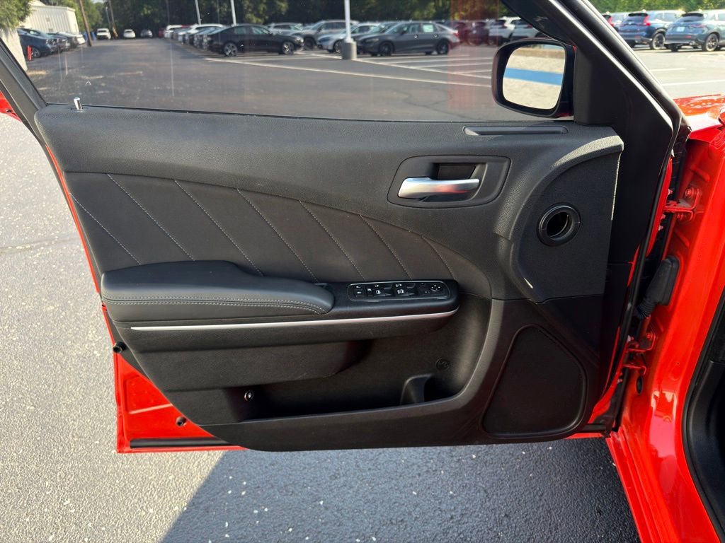 Used 2019 Dodge Charger SXT RWD image 17