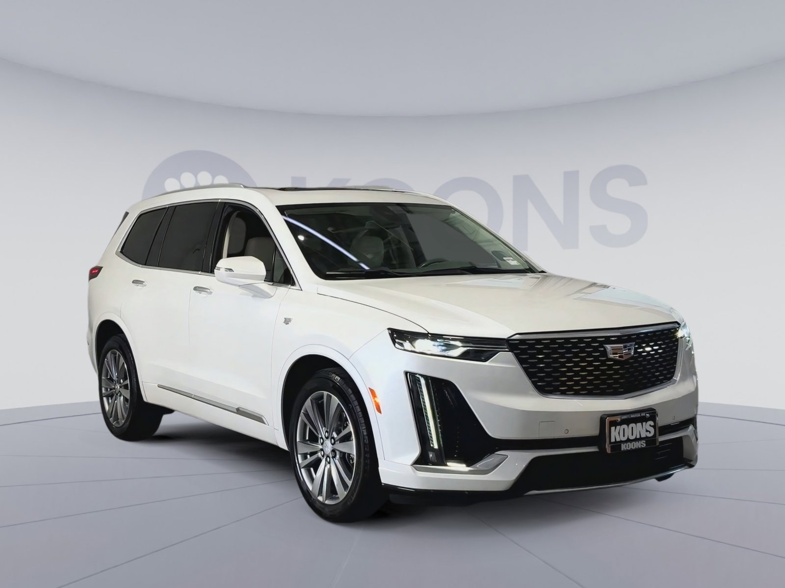 Used 2023 Cadillac XT6 Premium Luxury AWD/4WD image 2