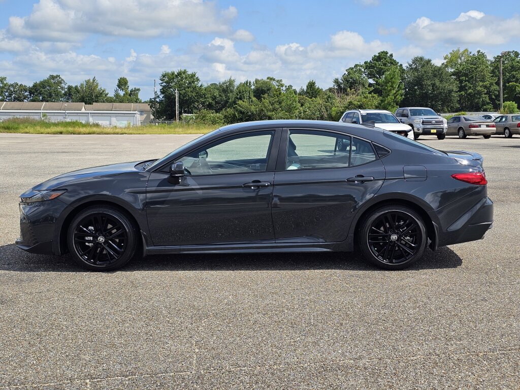 Used 2025 Toyota Camry SE w/ Convenience Package FWD image 14