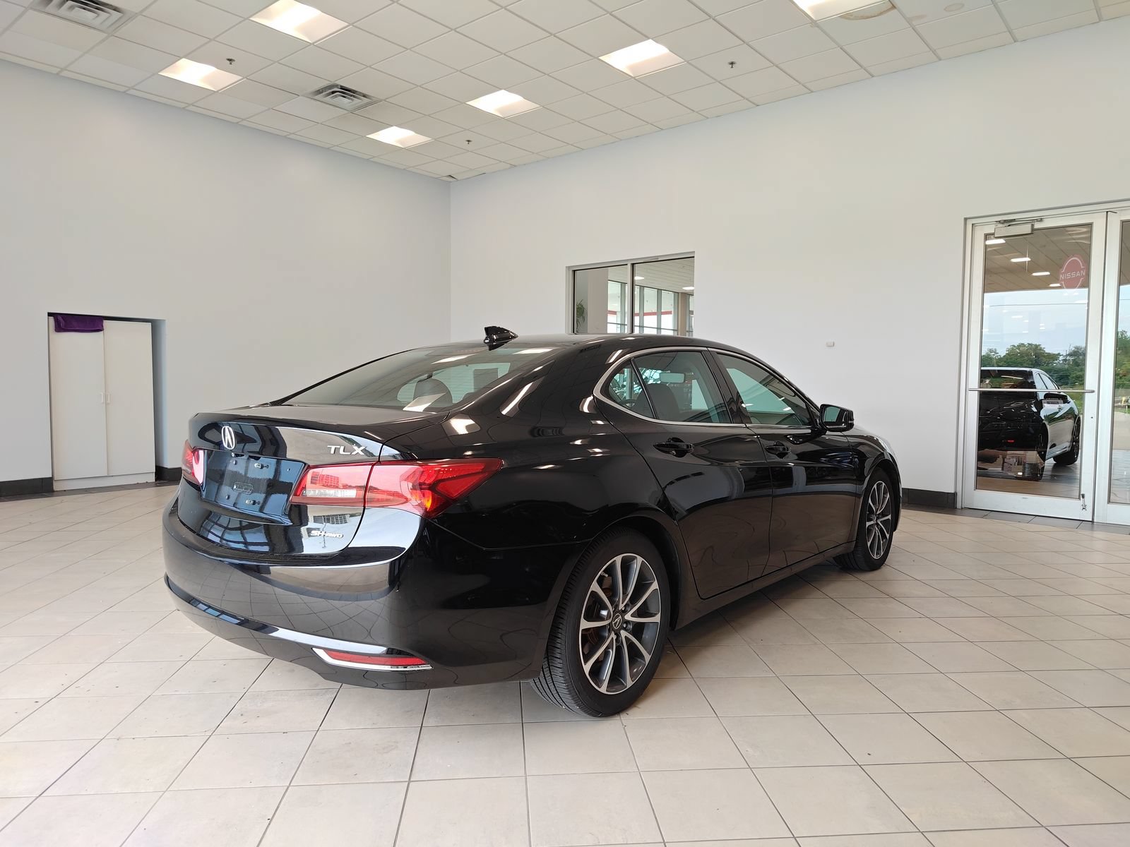 Used 2015 Acura TLX w/ Technology Package AWD/4WD image 3