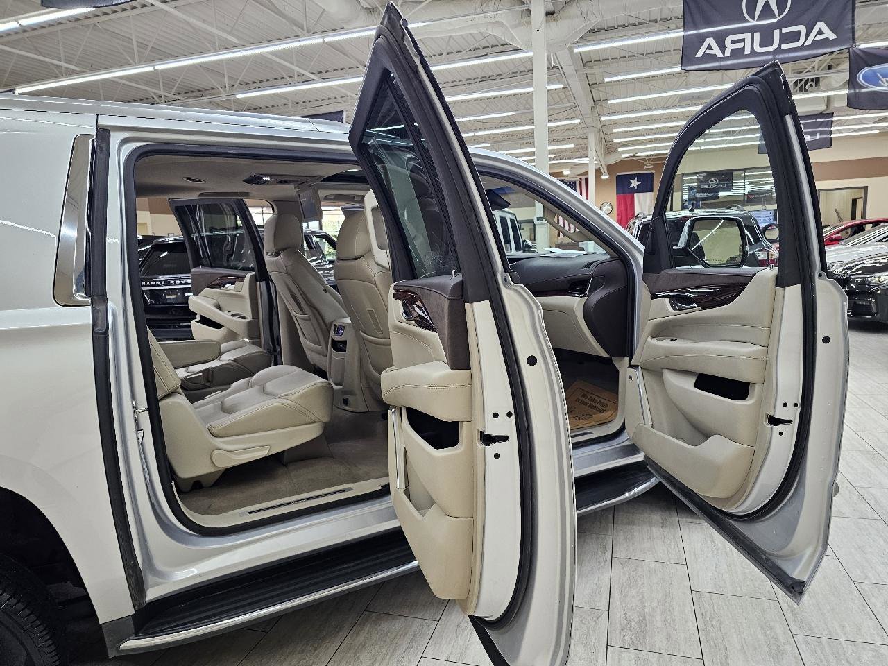 Used 2015 Cadillac Escalade ESV Luxury AWD/4WD image 17