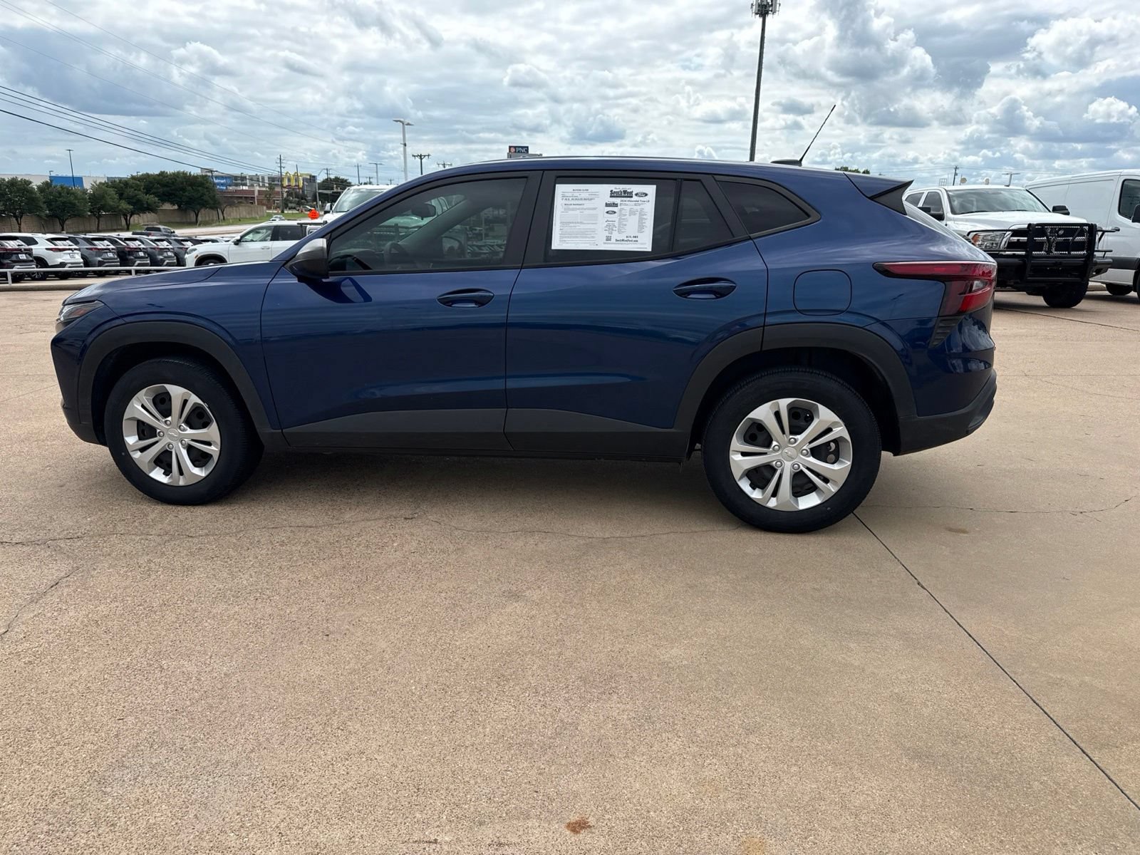 Used 2024 Chevrolet Trax LS FWD image 4