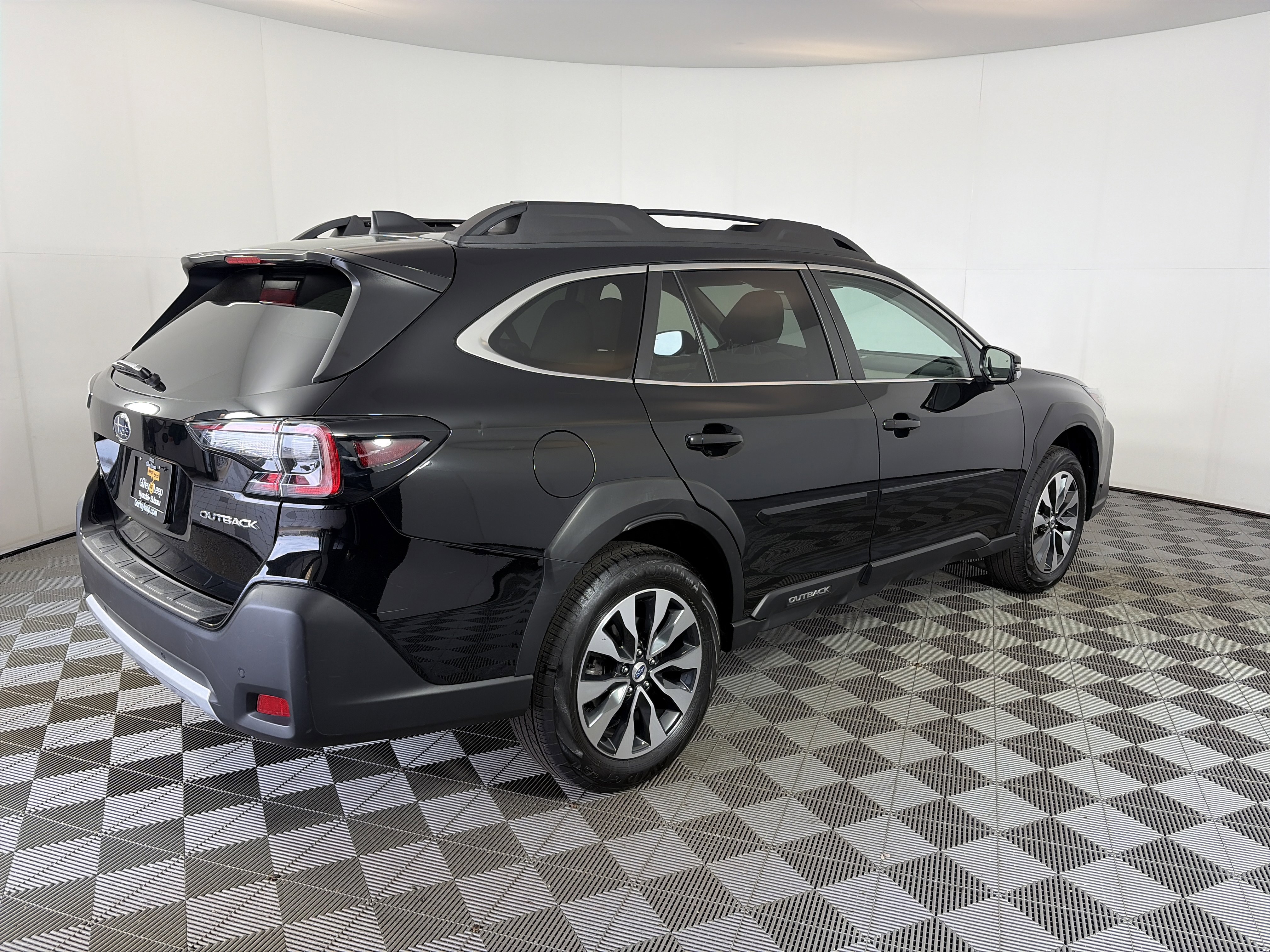 Used 2023 Subaru Outback Limited image 10