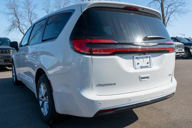 New 2026 Chrysler Pacifica Select image 7
