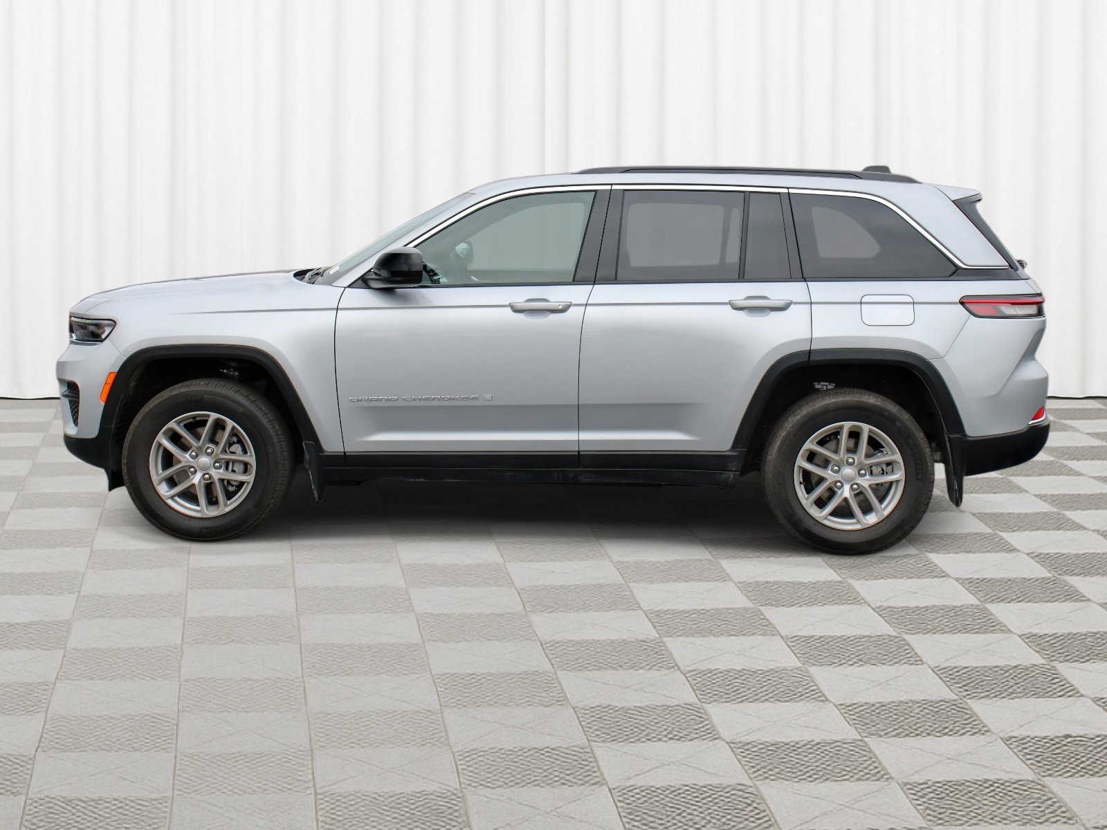 New 2025 Jeep Grand Cherokee Laredo X w/ Luxury Tech Group I image 33