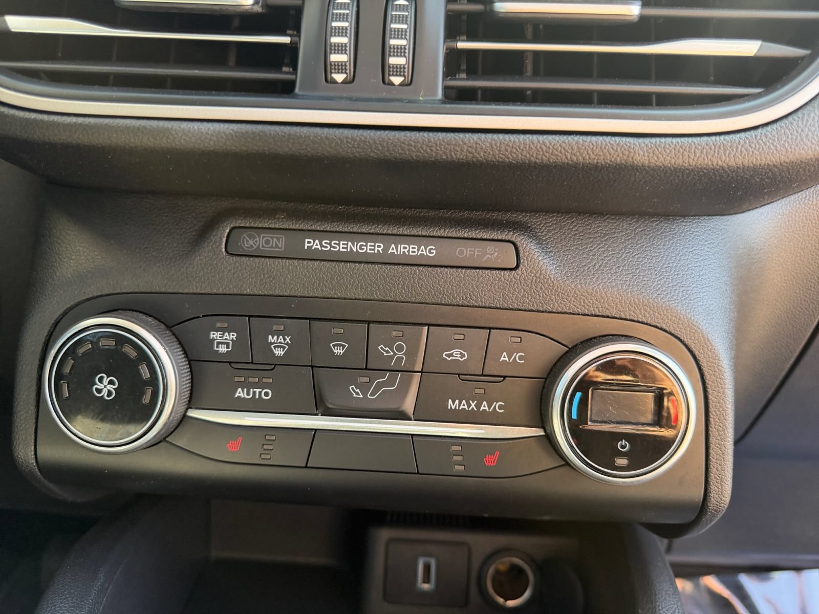 Used 2020 Ford Escape SE FWD image 17