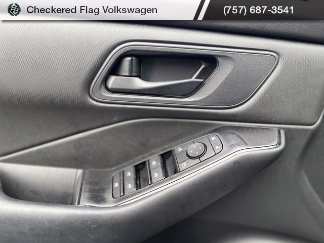 Used 2024 Nissan Rogue S AWD/4WD image 16