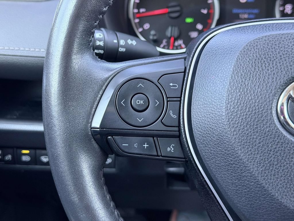 Certified 2020 Toyota RAV4 XLE Premium AWD/4WD image 7