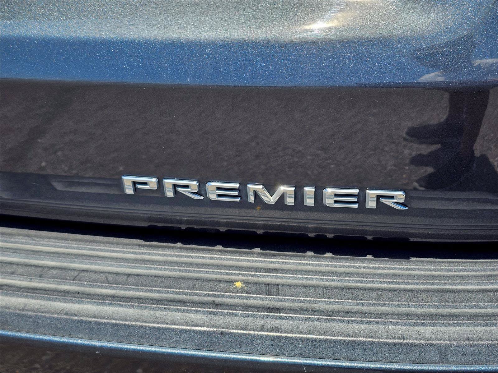 Used 2021 Chevrolet Tahoe Premier w/ Premium Package AWD/4WD image 10