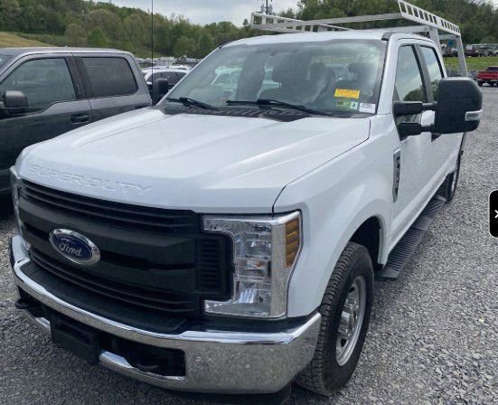 Used 2018 Ford F250 XL w/ Power Equipment Group RWD image 1