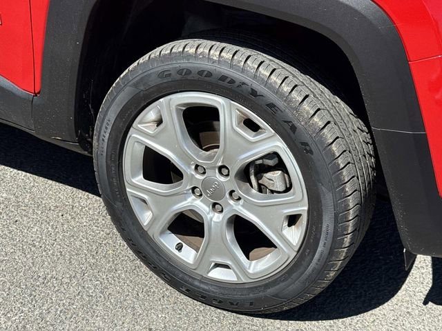 Used 2019 Jeep Renegade Limited w/ UConnect 8.4 Nav Group AWD/4WD image 8