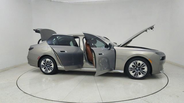 Used 2023 BMW i7 xDrive60 image 72