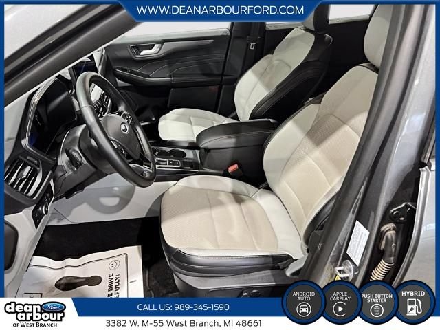 Certified 2025 Ford Escape SE w/ Class II Trailer Tow Package FWD image 9