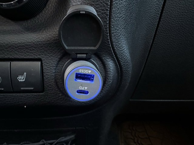 Used 2015 Jeep Wrangler Unlimited Sahara w/ Connectivity Group image 20