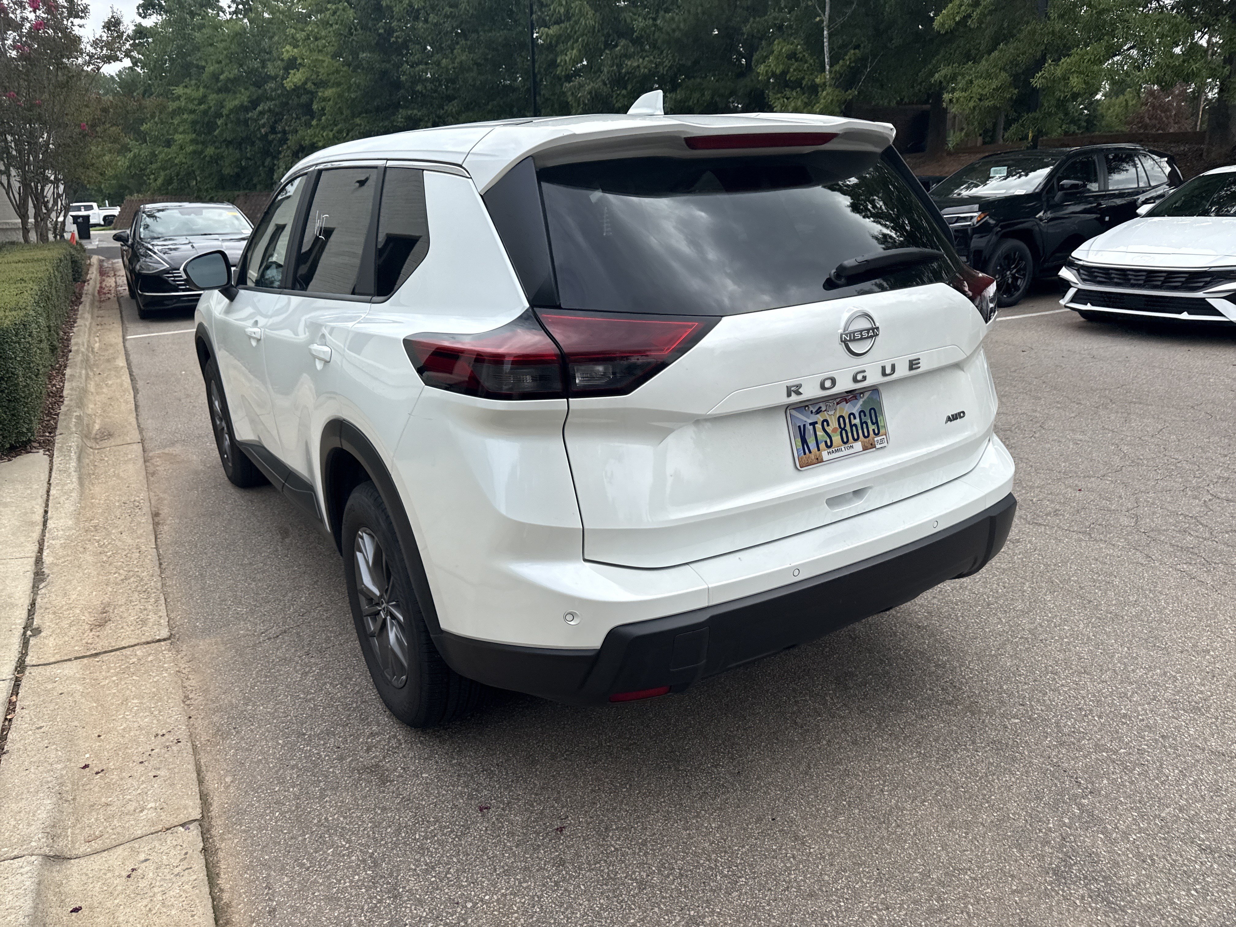 Used 2026 Nissan Rogue SV AWD/4WD image 10