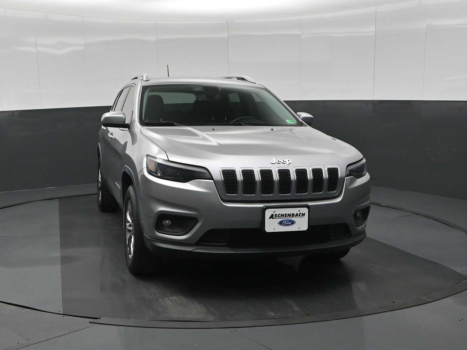 Used 2019 Jeep Cherokee Latitude Plus w/ Comfort/Convenience Group image 3